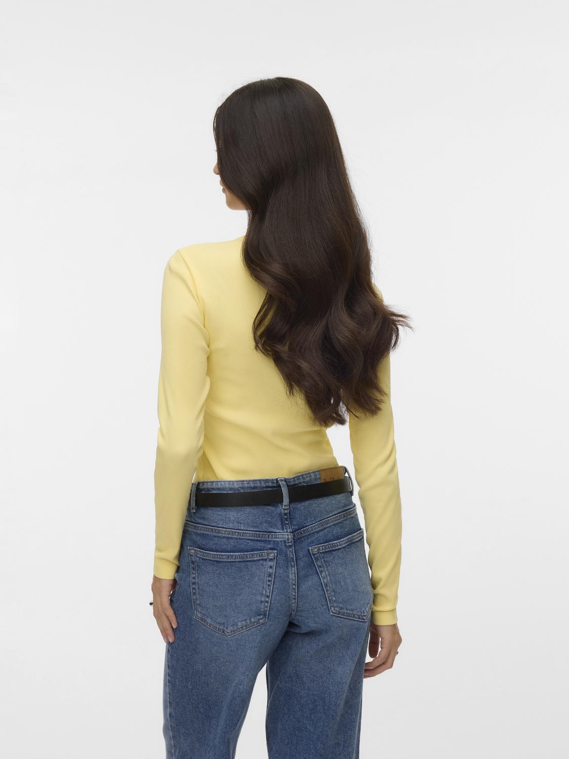 model_shot-back